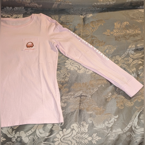 Vineyard Vines Easter 🐕 design, 🩷 long sleeve, logo on sleeve & front pocket - Picture 4 of 8